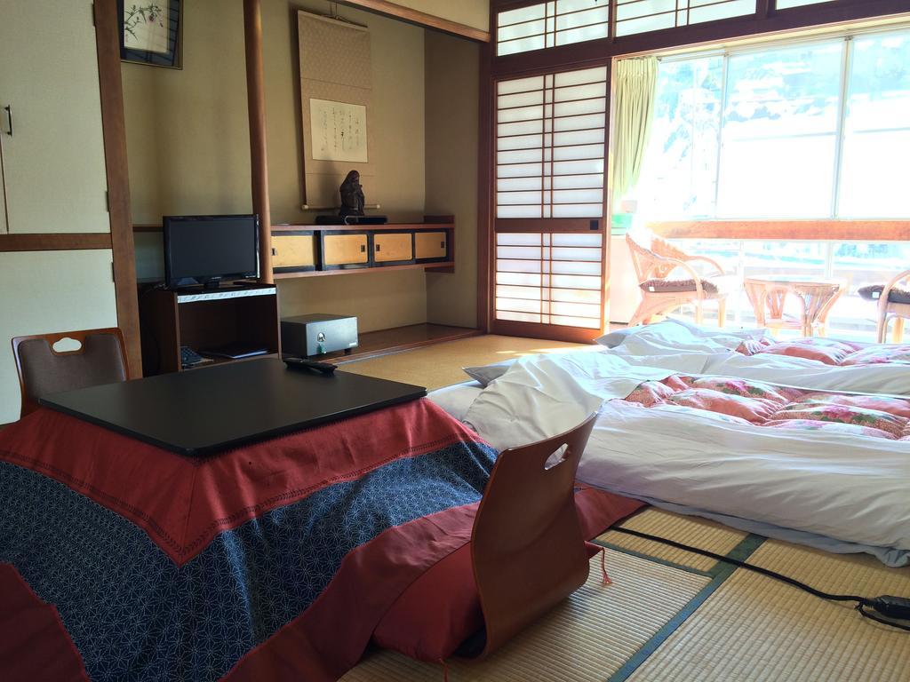 Отель Yudanaka Onsen Yamazakiya Яманути Экстерьер фото