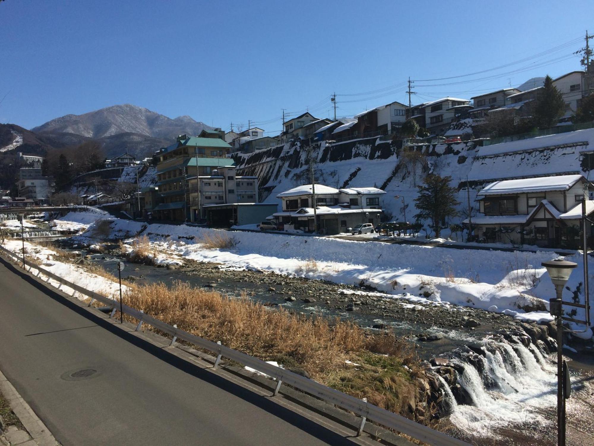 Отель Yudanaka Onsen Yamazakiya Яманути Экстерьер фото