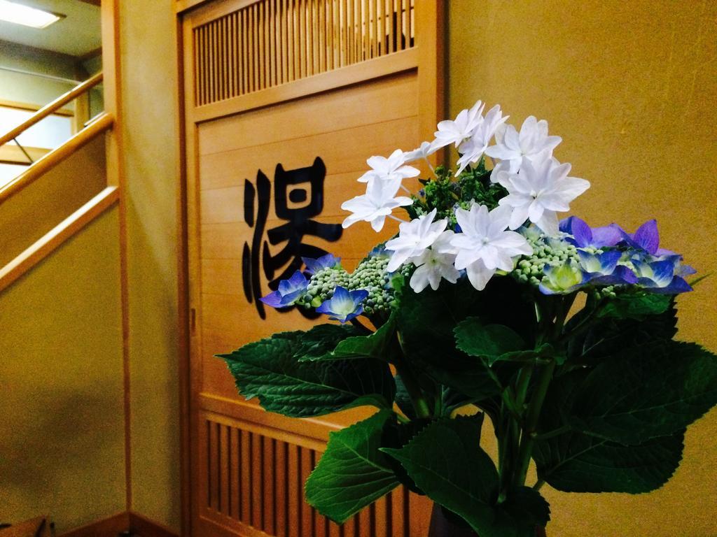 Отель Yudanaka Onsen Yamazakiya Яманути Экстерьер фото