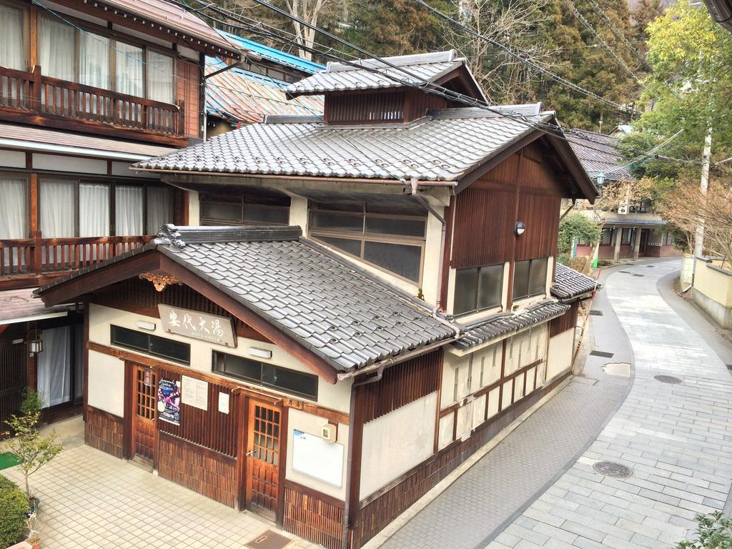 Отель Yudanaka Onsen Yamazakiya Яманути Экстерьер фото